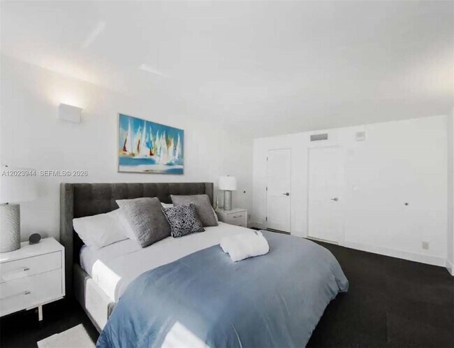 Building Photo - 209 N Fort Lauderdale Beach Blvd