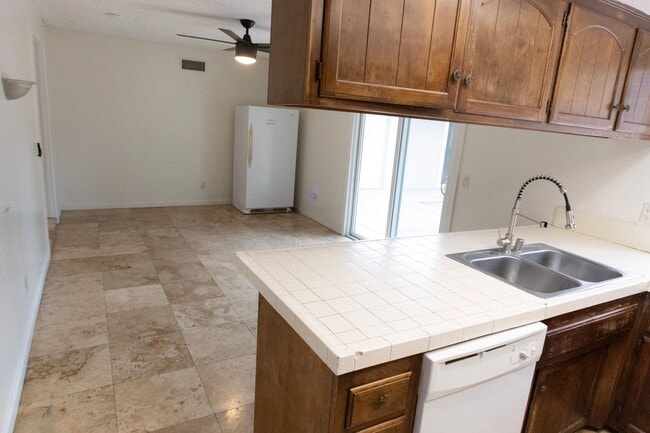 Building Photo - 5222 Countryside Dr