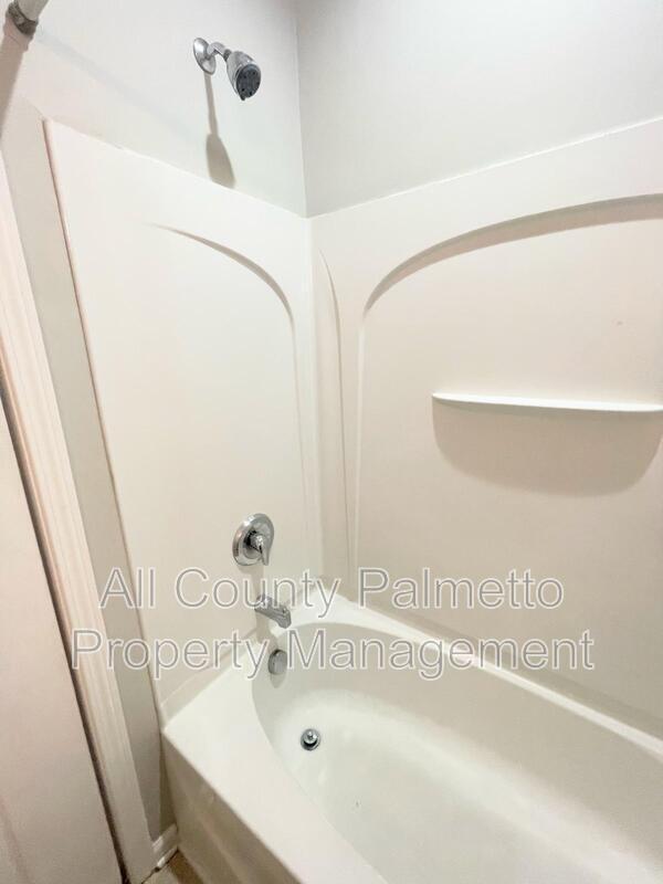 Building Photo - 142 Black River Dr