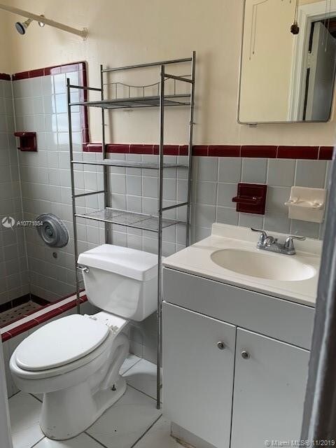 Building Photo - 5636 Hayes St