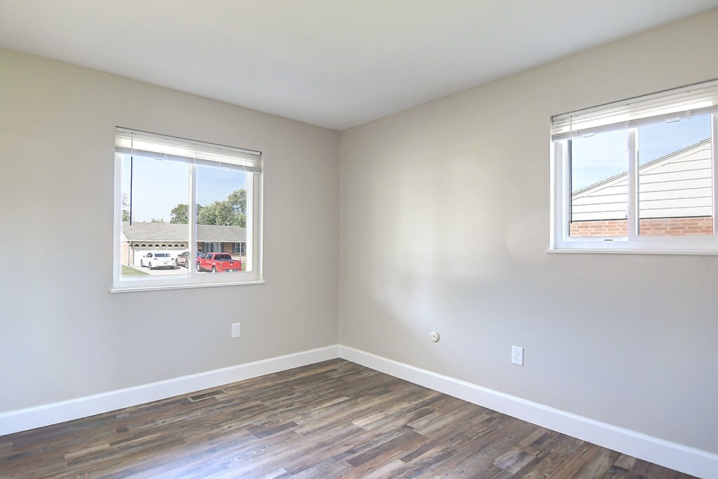 Building Photo - 2306 Southlea Dr