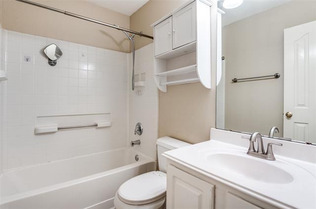 Building Photo - 5005 Stonecrest Dr
