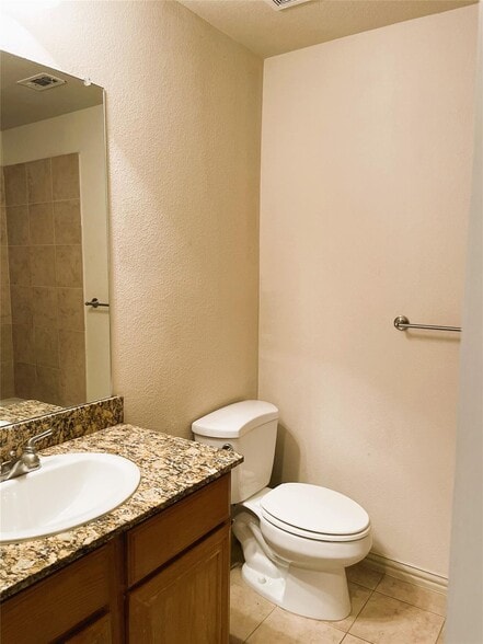 Building Photo - 2320 Calendar Ct