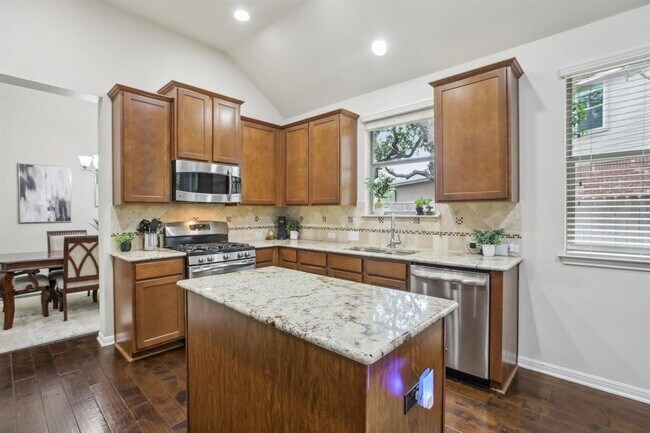 Building Photo - 2228 Hilltop Climb Dr