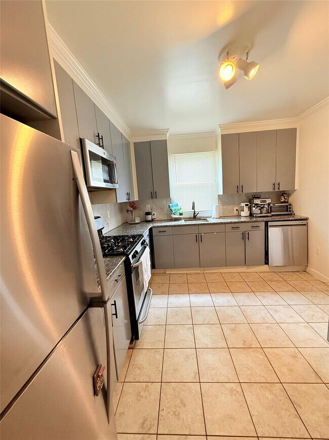 Building Photo - 815 Carpenter Pl