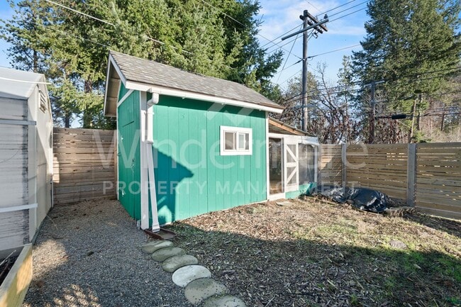 Building Photo - South Hill Charm