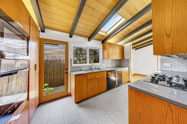 Building Photo - 16439 Kingsbury St