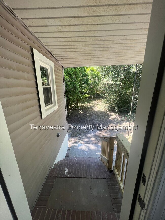 Building Photo - 4 Bedroom, 2 Bathroom Fully Renovated CO i...