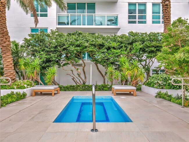 Building Photo - 950 Brickell Bay Dr