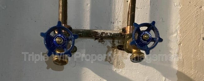 Building Photo - 2733 Tiara Dr