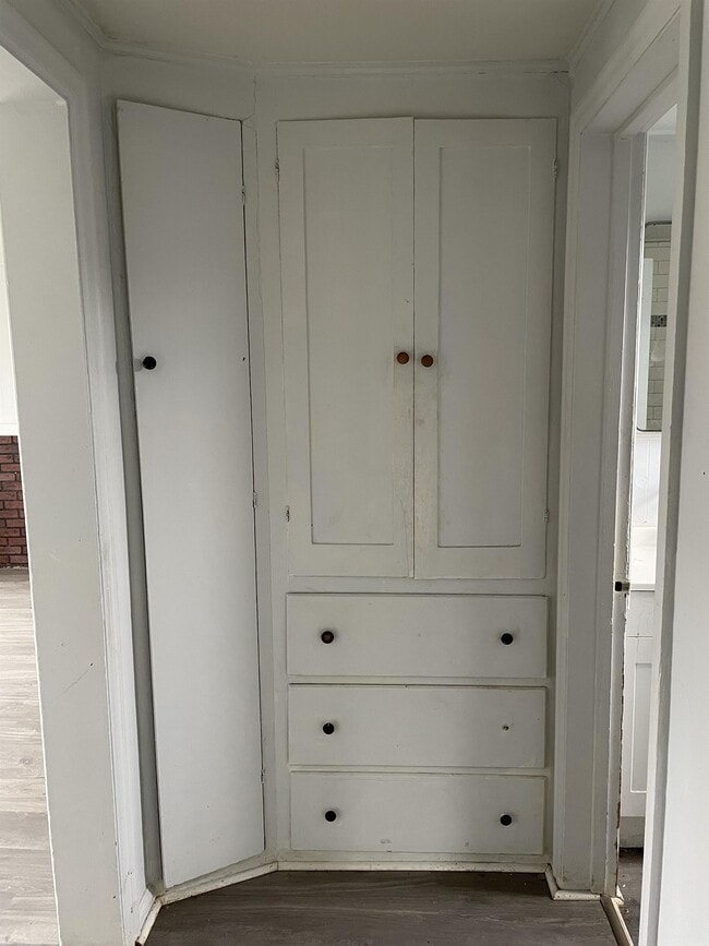 Building Photo - 1910 20th St NE