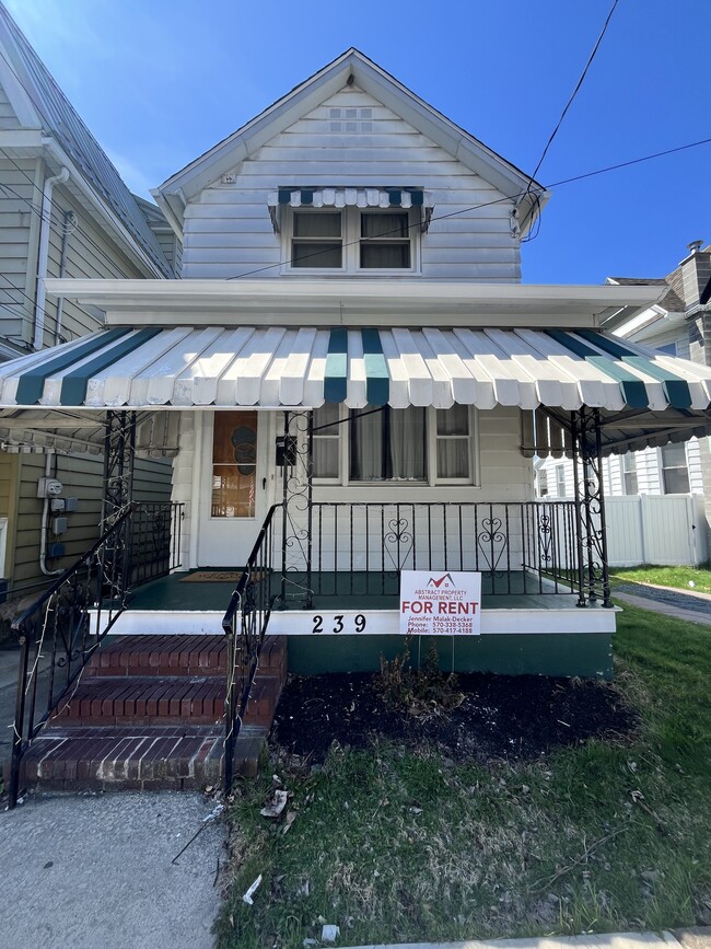 Building Photo - 239 Poplar St