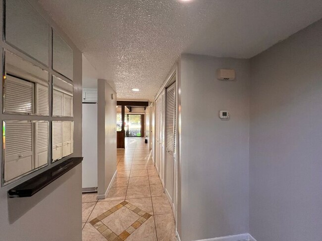 Building Photo - 5409 Pine Creek Dr