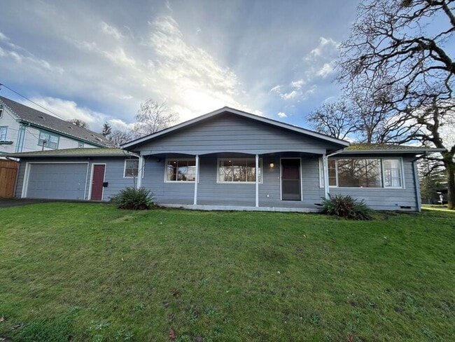 Building Photo - 610 Liberty St SE