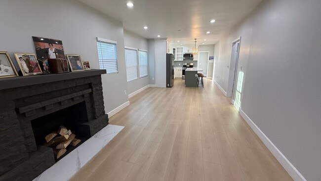 Building Photo - EPIC REA: Charming 2 Bed/ 1 Bath Home in Oakland’s Foothill Neighboorhood