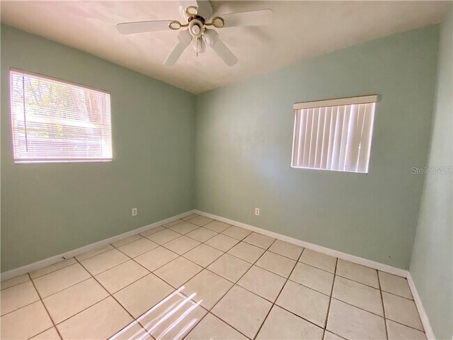 Building Photo - 460 Card Ave