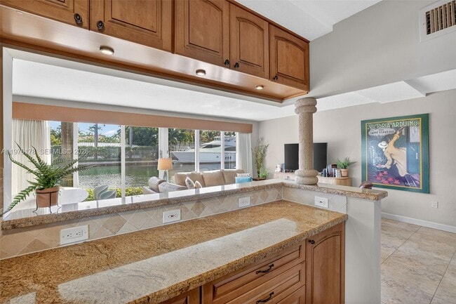 Building Photo - 180 Isle of Venice Dr