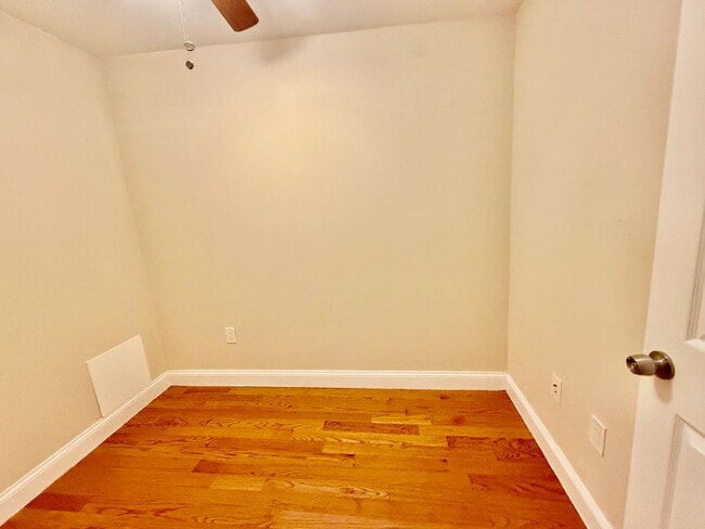 Building Photo - SPACIOUS 3BR/1BA HOUSE w/ Central AC-HARDW...