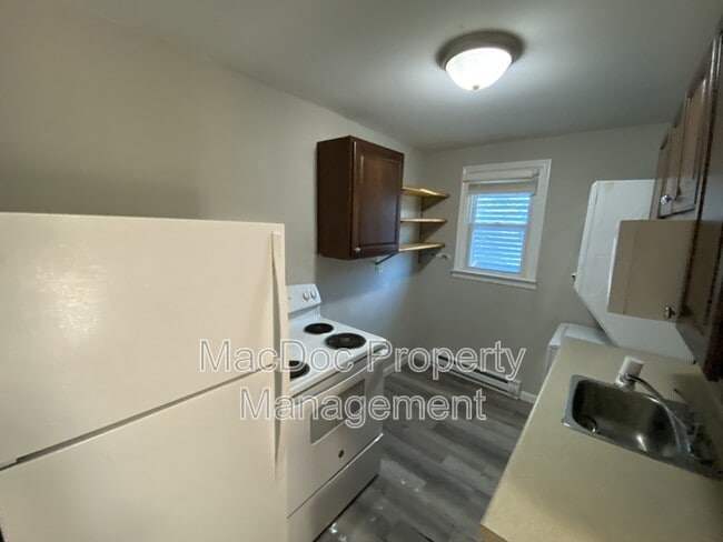 Building Photo - 205 N Irving Ave