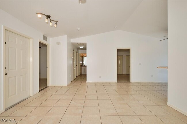 Building Photo - 3825 Hollycrest St