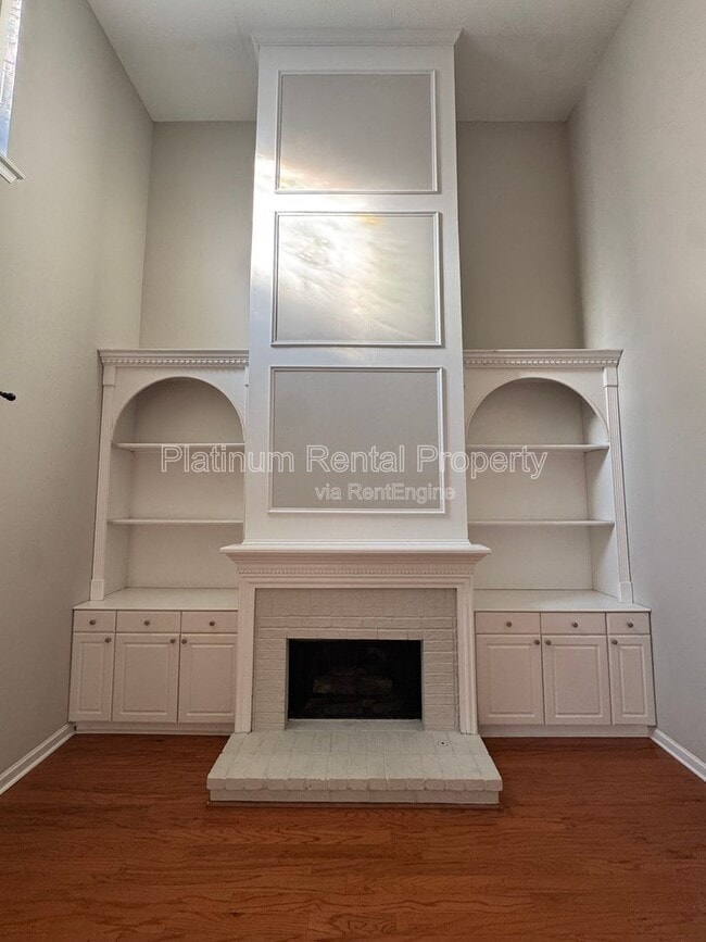 Building Photo - 11080 Crabapple Lake Dr