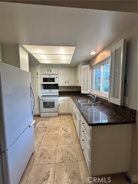 Building Photo - 2404 Via Mariposa W