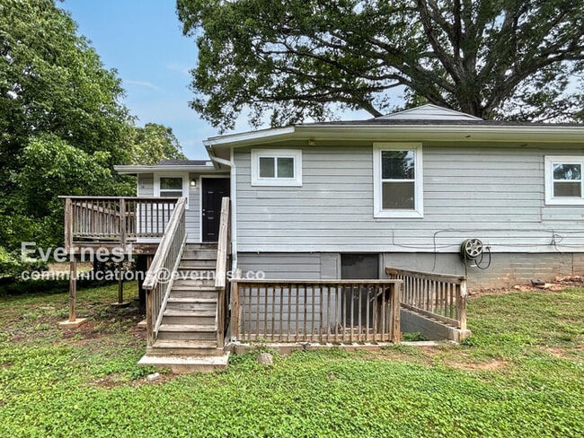 Building Photo - 1152 Wedgewood Dr NW