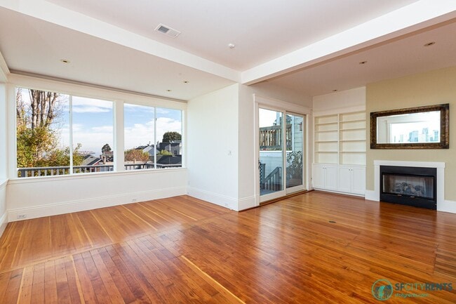 Building Photo - Potrero Hill: Remodeled Top Floor with City Views, Bonus Room & 2 Car Parking