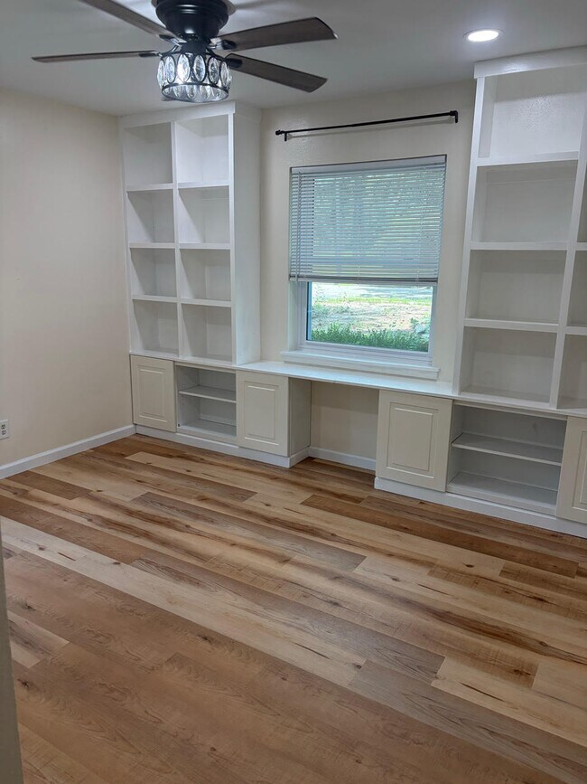 Building Photo - 4702 Pinson Dr