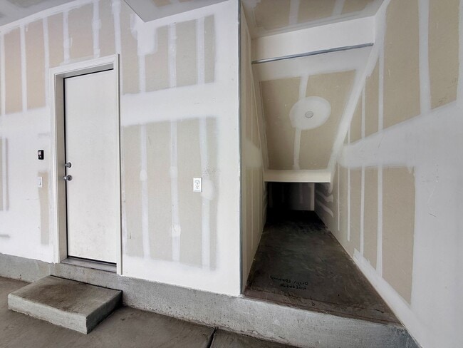 Building Photo - Beautiful Inspirada Townhome! 1/2 off first full month if leased by 5/15/26!
