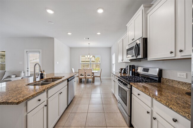 Building Photo - 32906 Ruthie Dean Dr