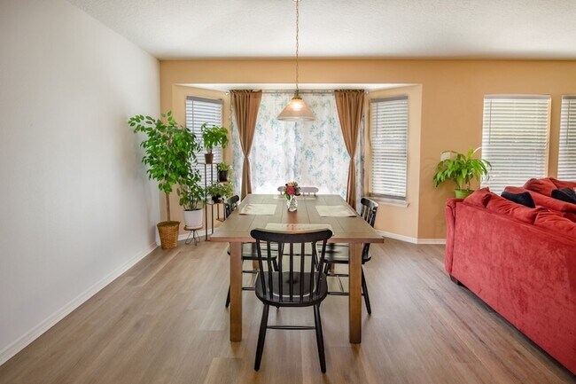 Building Photo - 2527 Eisner Dr