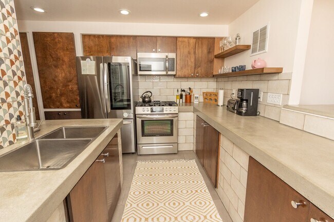 Building Photo - Spectacular Furnished 4 Bedroom/ 3 Bath Mid-Century Modern Retreat in Encinitas