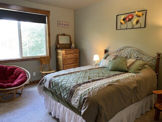 Building Photo - "Spacious 4-Bedroom Retreat with 3 Full Ba...