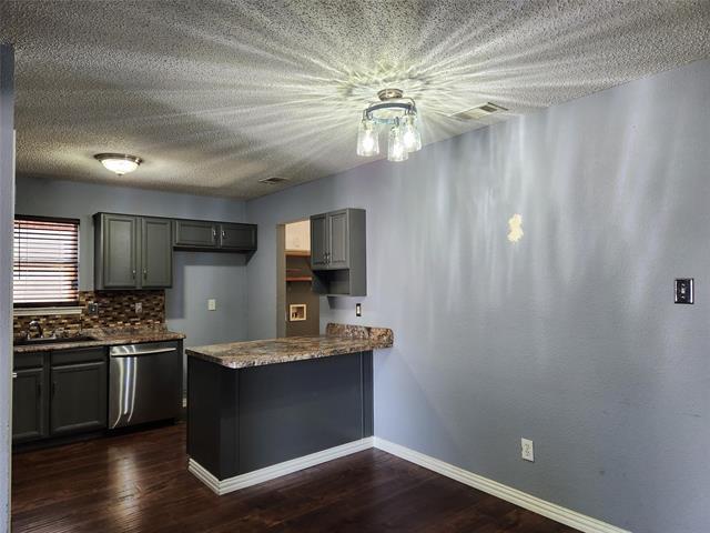 Building Photo - 514 Hollyberry Dr