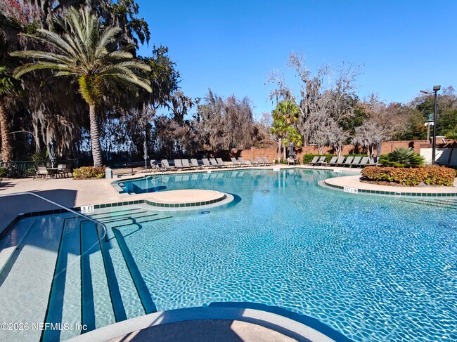 Building Photo - 1563 Lakeway Dr