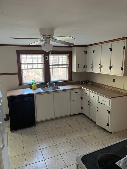 Building Photo - 61 Mechanic St