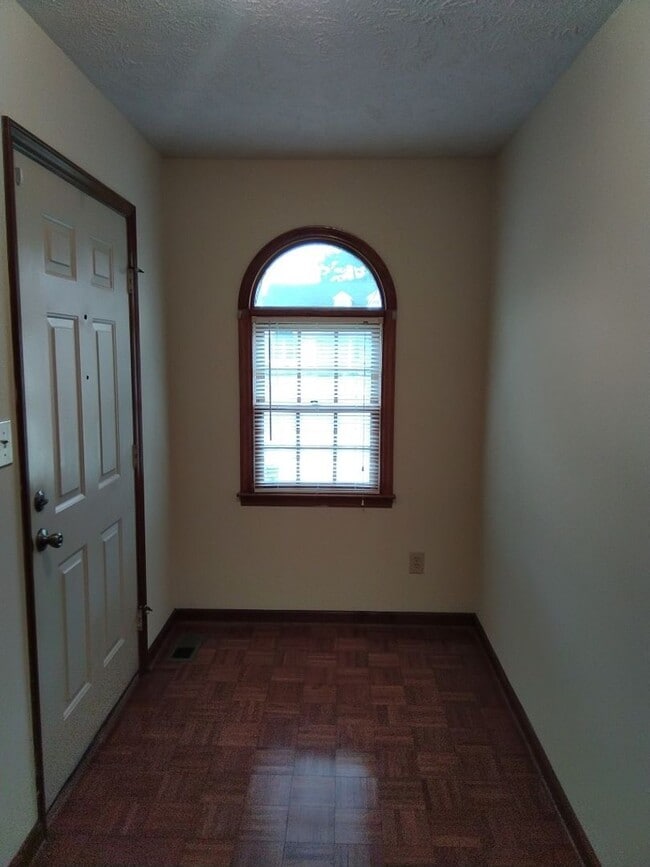 Building Photo - Duplex in Hope Mills!