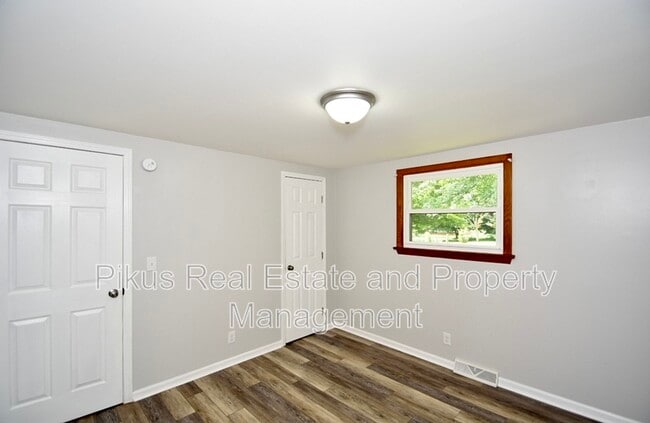 Building Photo - 8509 Market Ave N
