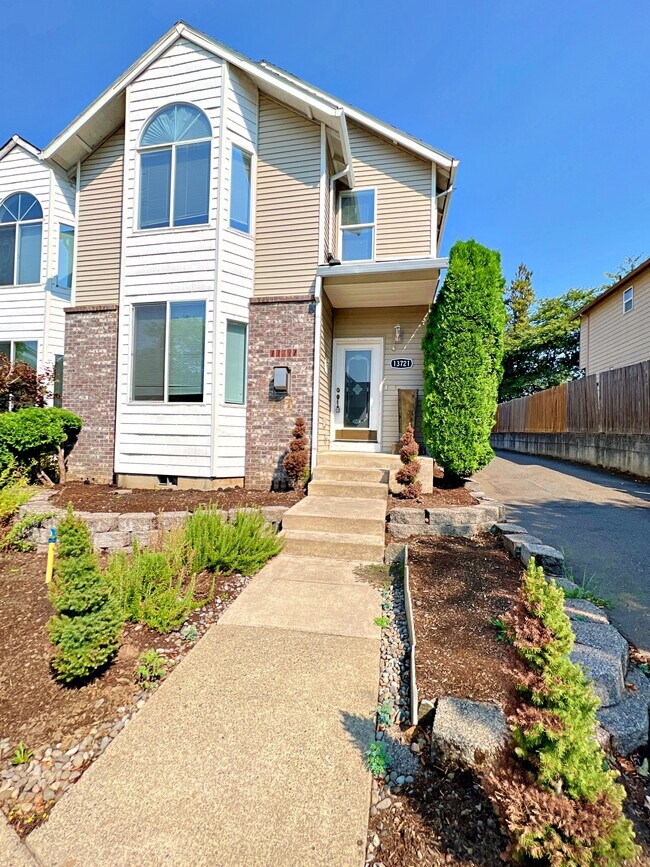 Building Photo - 13721 SE Steele St