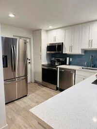 Building Photo - 2800 N Palm Aire Dr