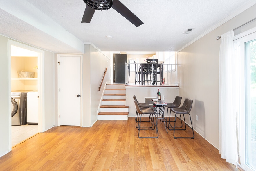 Building Photo - 6012 Old Coach Rd