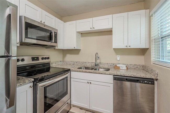 Building Photo - 5624 Balboa Dr