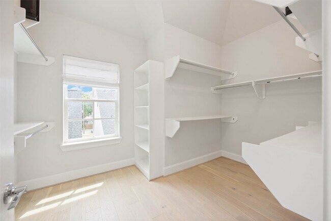 Building Photo - 610 Delmar St