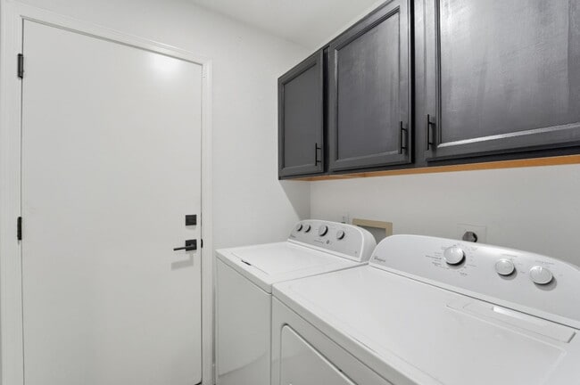 Building Photo - Modern & Spacious 3 Bed 2 Bath Home in Nor...