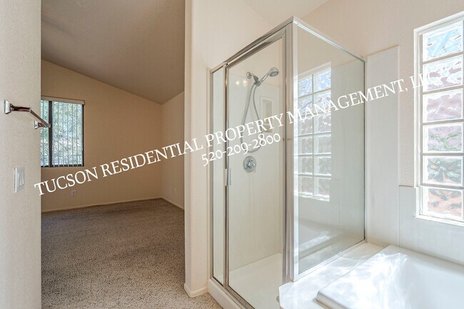 Building Photo - 11174 N Sand Pointe Dr
