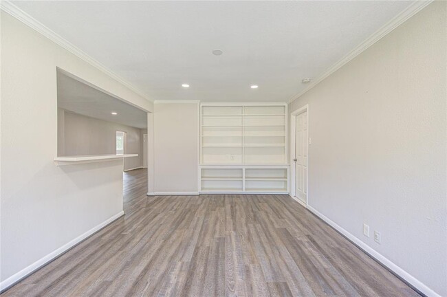 Building Photo - 6026 Clarewood Dr