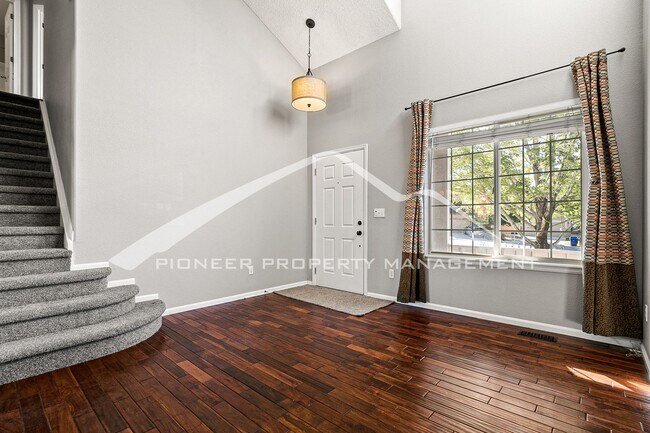 Building Photo - Spacious Home with gorgeous kitchen and central AC!