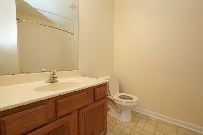 Building Photo - Charming 2-bedroom, 2.5-bath home