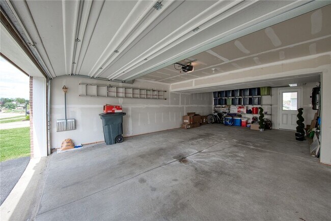Building Photo - 109 Shaley Dr